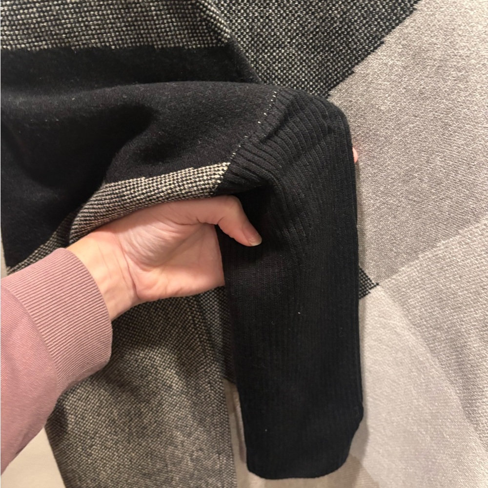 Joseph A Poncho Sweater Oversized - Picture 4 of 7